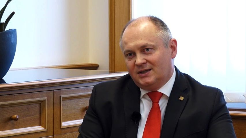 Michal Hašek je zpět na vnitru, stal se komisařem